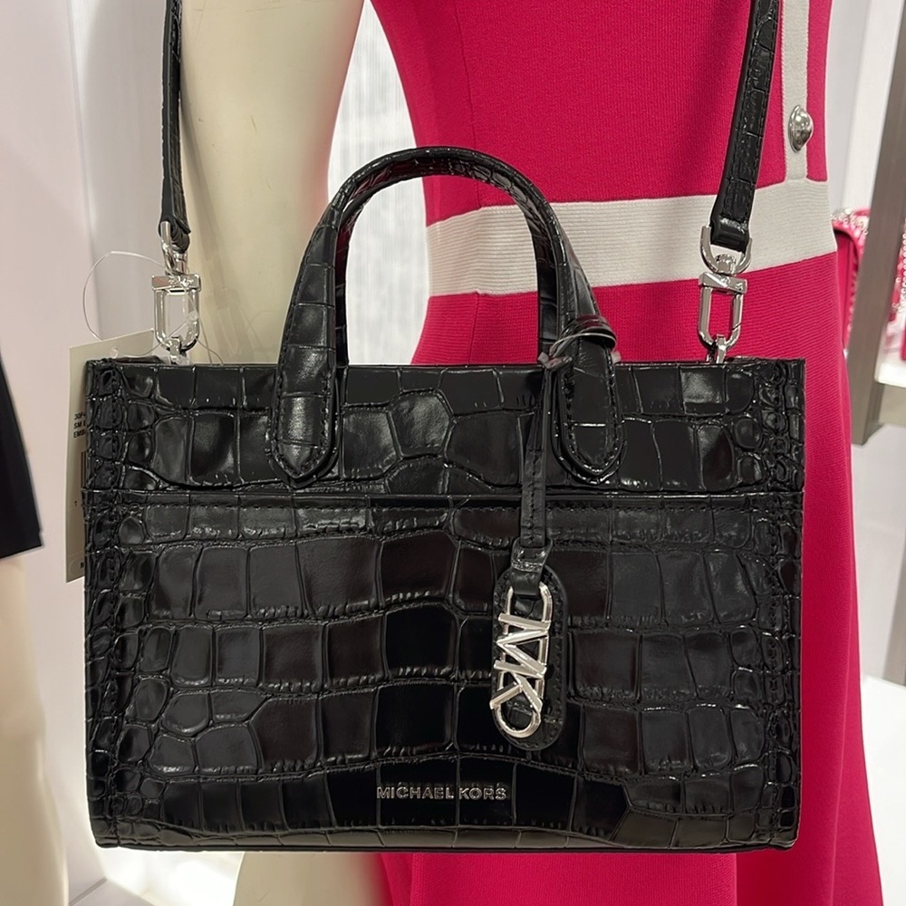 Michael Kors Gigi Small Crocodile Embossed Leather Messenger Bag
Black
NWT - Picture 16 of 16